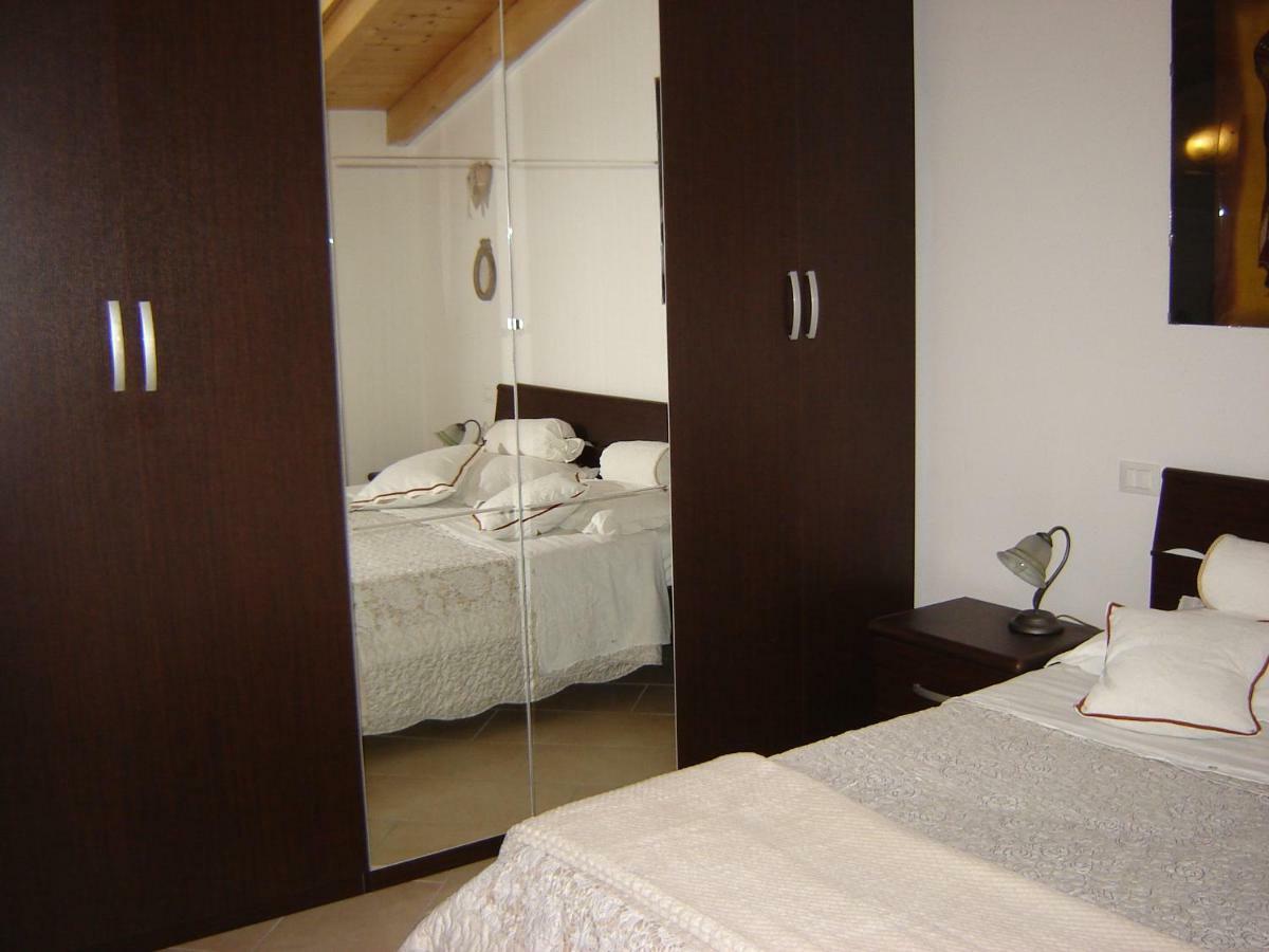 Apartment A 7 Km Da Salo' Casa Del Sole Mansarda